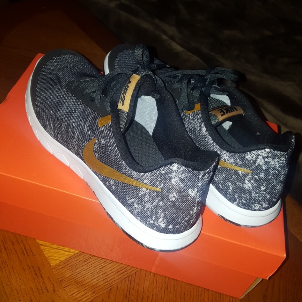 Woman's nike flex